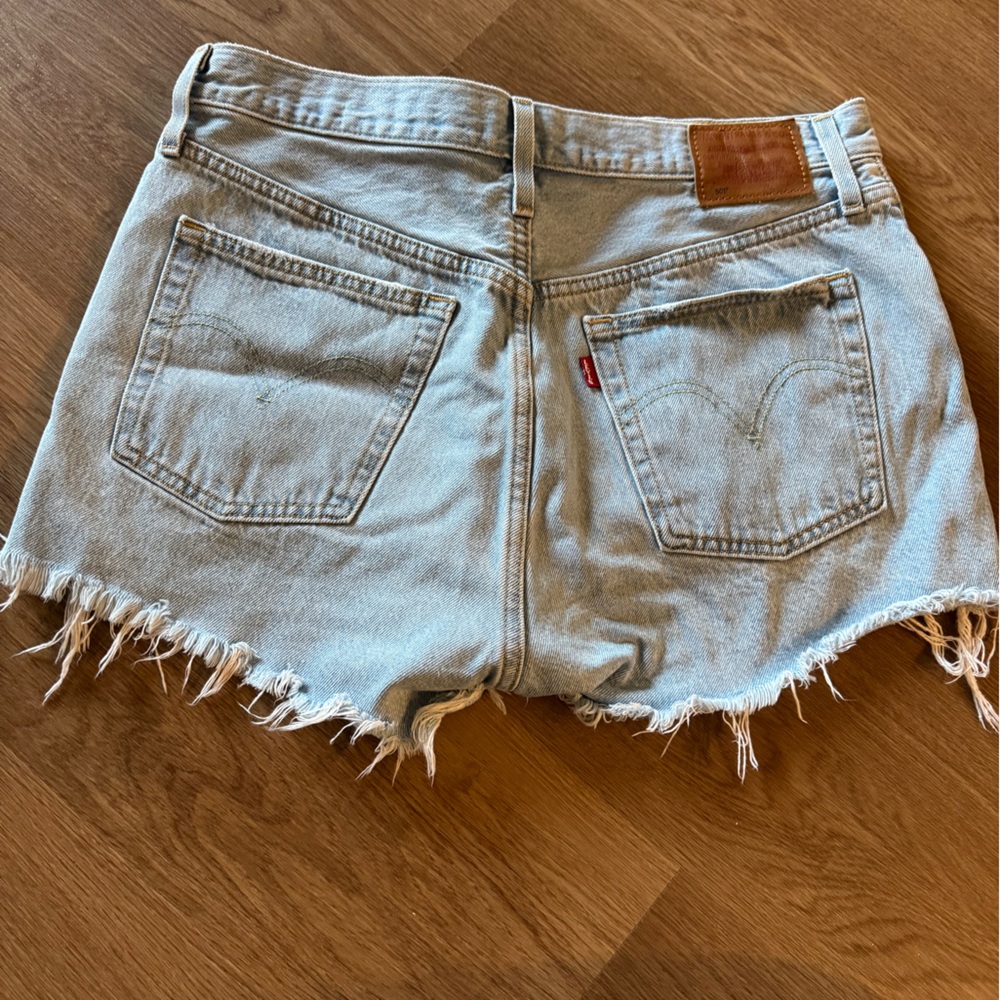 Levi’s 501 shorts light wash
